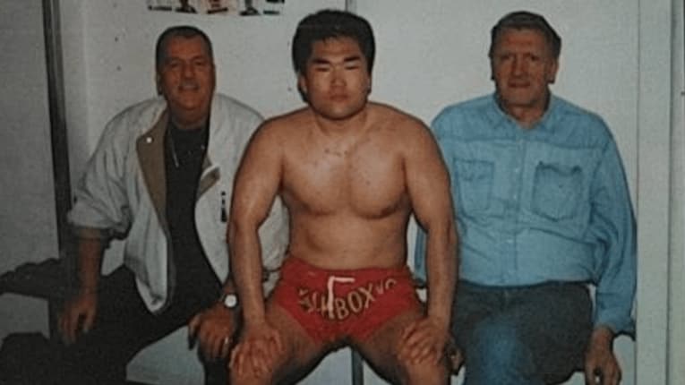 鶴巻がオランダ修行をするきっかけとなったのが、バス・ルッテンらを日本に送り込んだブッカーのヴィンス・クロヴィス（左）