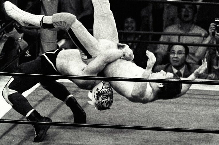 1981年4月23日、蔵前国技館。タイガーマスクvs.ダイナマイト・キッド戦。この日、日本プロレス界に革命が起こった。 ／ photograph by Essei Hara