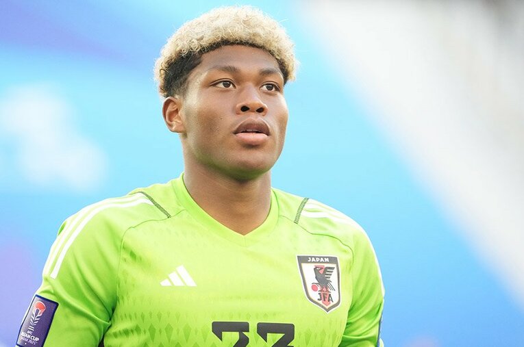 鈴木彩艶のプレーなどについて、名GKを輩出した王国ブラジルの“日本通記者”はどう見ている？ ／ photograph by Masashi Hara/Getty Images