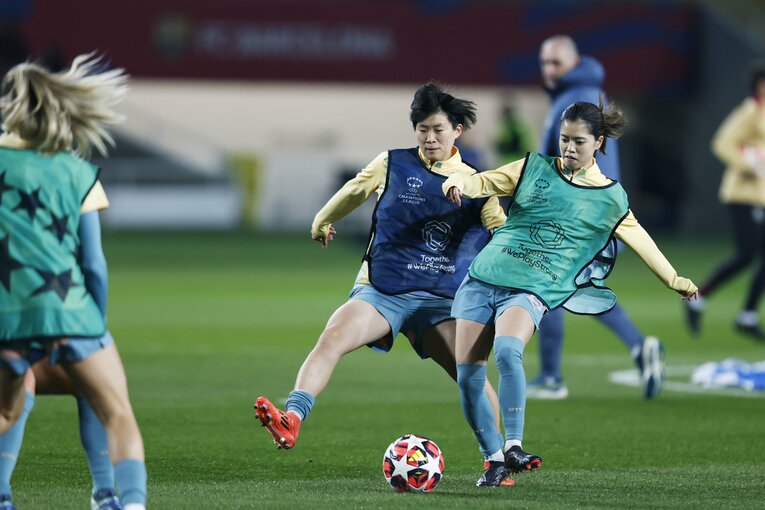 「ユイさん、大好きです」“マンCを熟知”なでしこ新監督ニールセンが就任会見で評価も…長谷川唯と藤野あおばがバルサ戦完敗で見せた素顔(6)