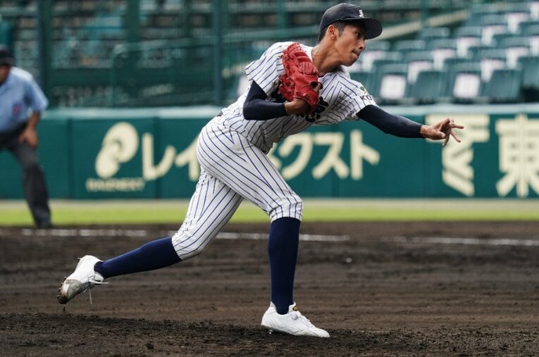 【2021年　夏の甲子園】明徳義塾の変則左腕・吉村優聖歩のピッチングフォーム　©Hideki Sugiyama