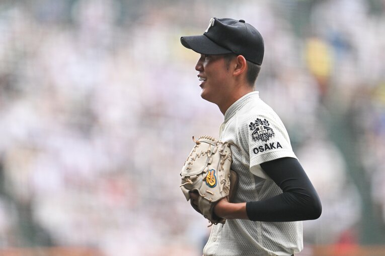 大阪桐蔭のエース・川原嗣貴もベージュ色のグラブだった