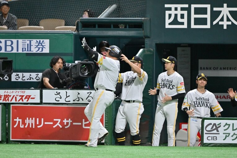 ［第5戦］山川がソロ本塁打を放ちどすこいポーズ　©Hideki Sugiyama