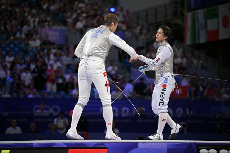 男子フルーレ個人準決勝、飯村一輝vs.張家朗　©Takuya Kaneko/JMPA