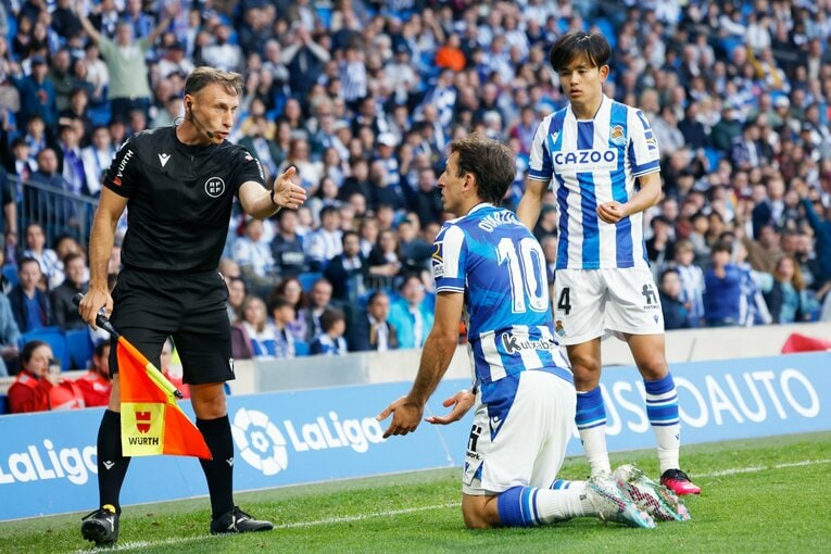 「TAKEあなたは最高です、と日本語で…」久保建英21歳はソシエダで愛される「日本人最多リーガ6点目＋“MVPタケクボ”コール」を撮った(38)