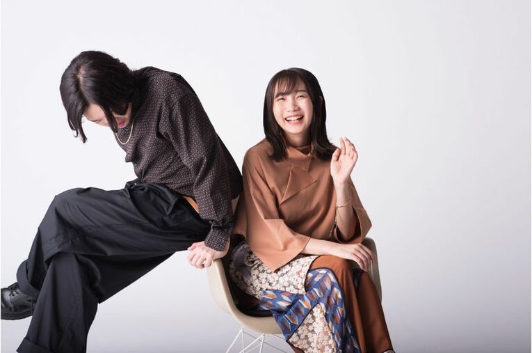 語感はホルモン、歌詞はaikoのように……YOASOBIが明かす「曲にしてみたい“あの名作”」(8) ／ photograph by BUNGEISHUNJU