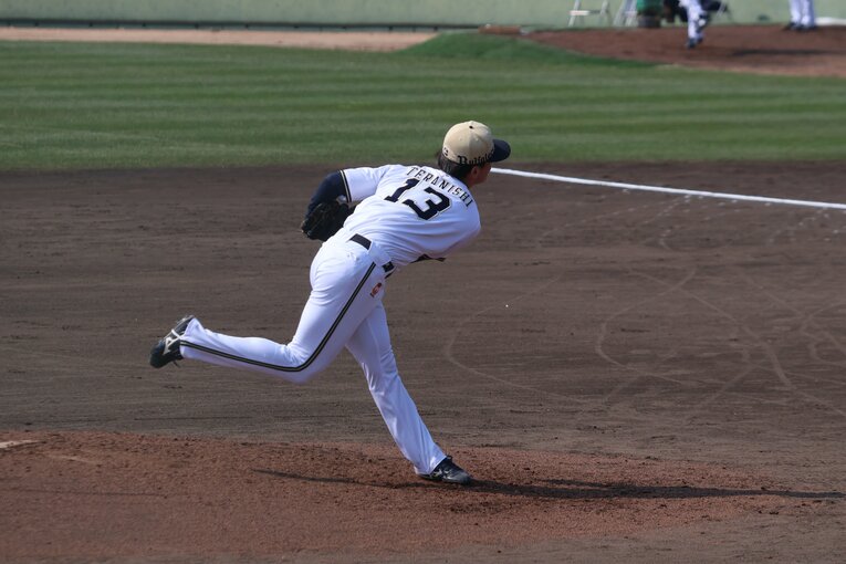 キャンプでの寺西　©Fumi Sawai