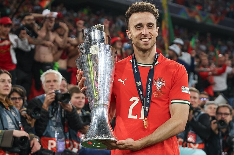 リバプールでのプレミア優勝に続き、6月にはUEFAネーションズリーグ制覇を経験したジョタ。突然の悲報にサッカー界は悲しみに包まれている ／ photograph by Maja Hitij - UEFA/Getty Images