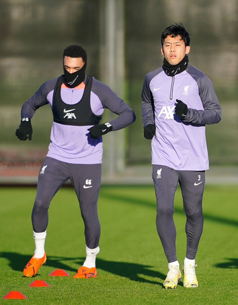 アーノルドと遠藤　©︎PA Images/AFLO