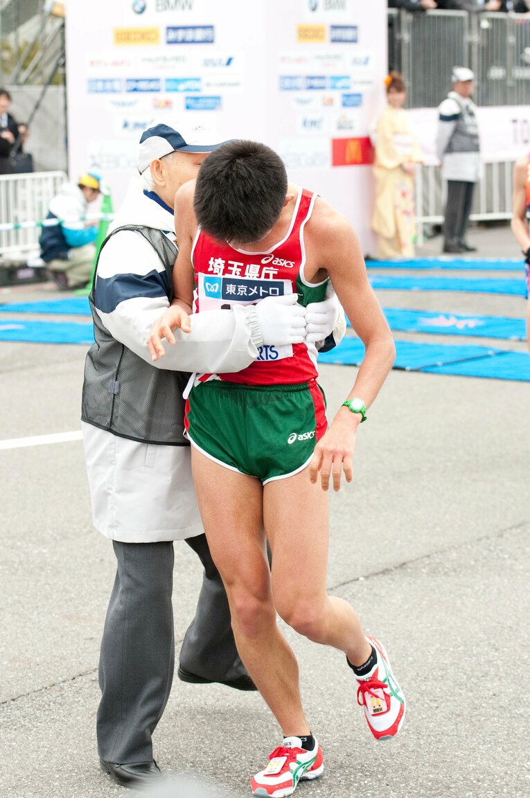2012年東京マラソンでゴール後昏倒する川内優輝　©Mami Yamada
