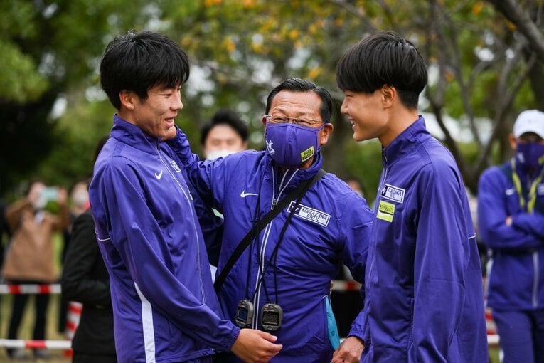 出雲駅伝、田澤をたたえる大八木監督　©Nanae Suzuki