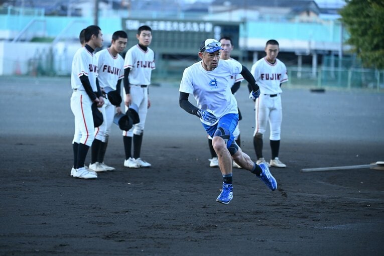 富士高校野球部を指導したイチロー　©Naoya Sanuki