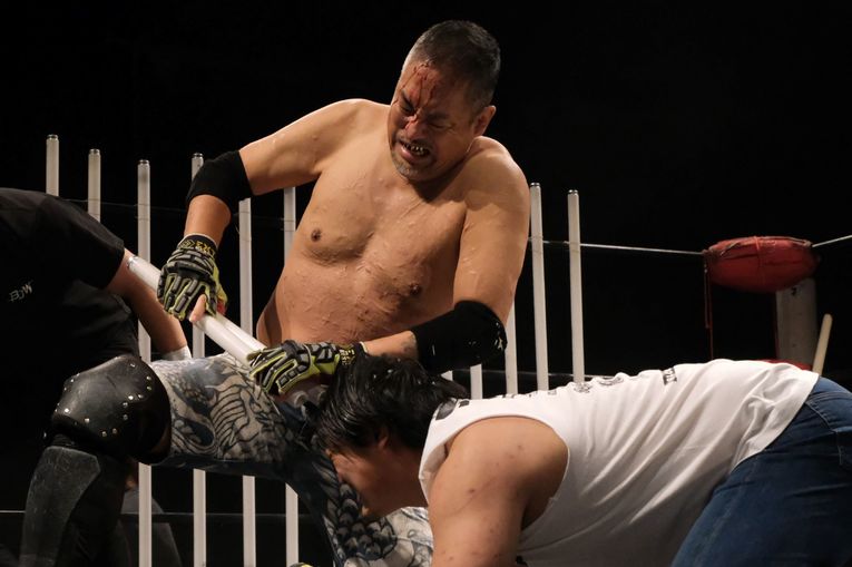 伊東竜二（写真をクリックすると「この記事の写真」にとびます。流血等の過激な写真を含みますのでご注意ください）