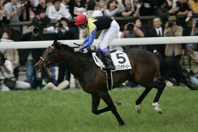 ディープインパクトが圧勝した2005年のダービー　©Takuya Sugiyama