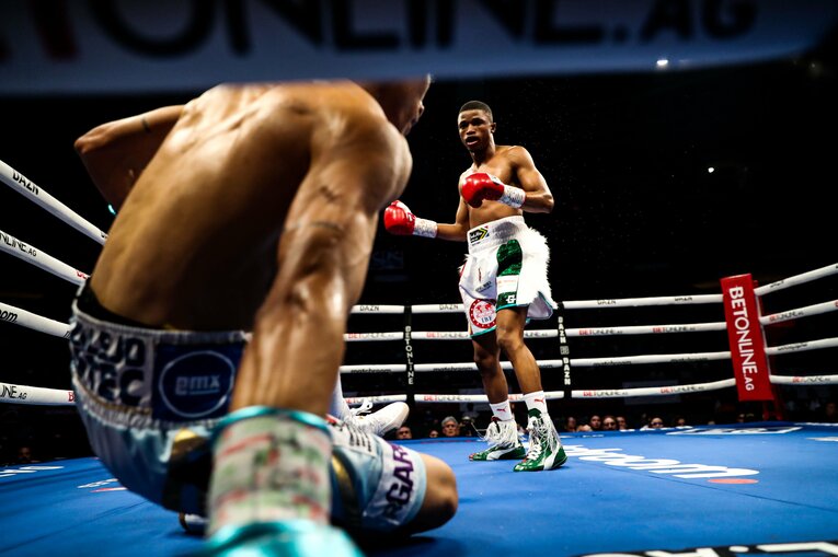 フローレスに判定勝ちを収め、IBF世界ライトフライ級王者となったノンティンガ（2022年9月）©︎Getty Images