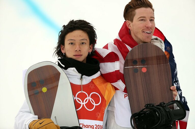 平野歩夢（左）、ショーン・ホワイト ／ photograph by KaoruWatanabe/JMPA