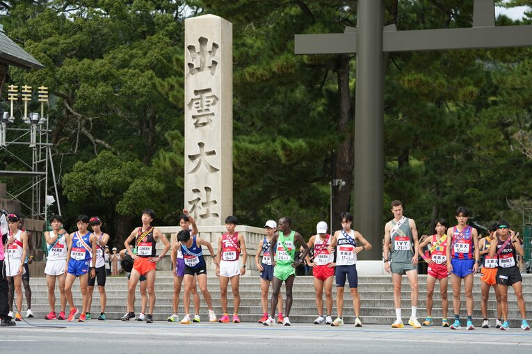 遠目からでもひときわ目立つミルナー　©AFLO