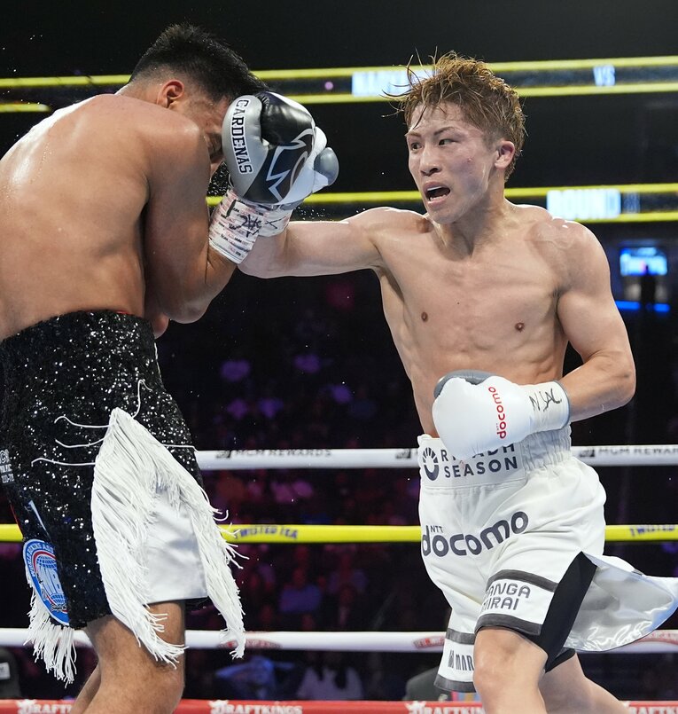 井上尚弥の右フック　©Naoki Fukuda