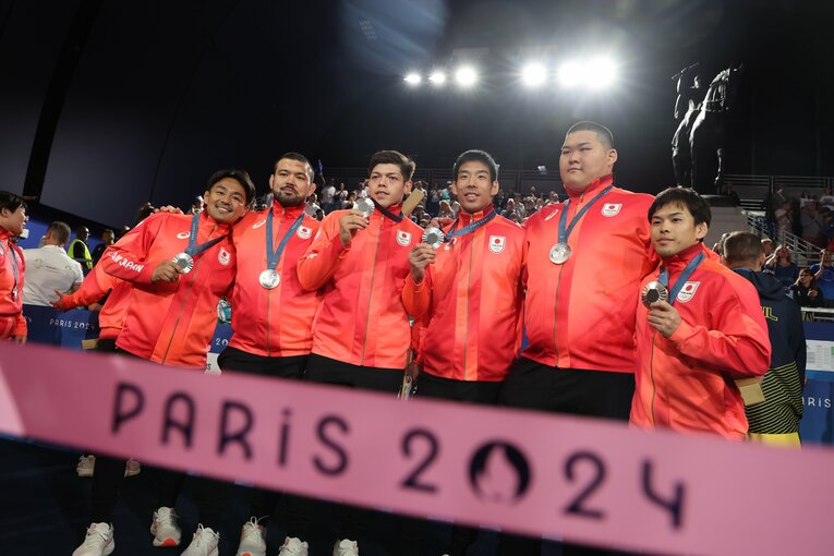 混合団体戦の日本チーム　©Tetsuya Higashikawa/JMPA