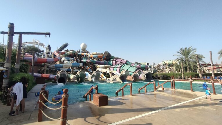 ヤス島にあるウォーターワールド　©Junsei Chida