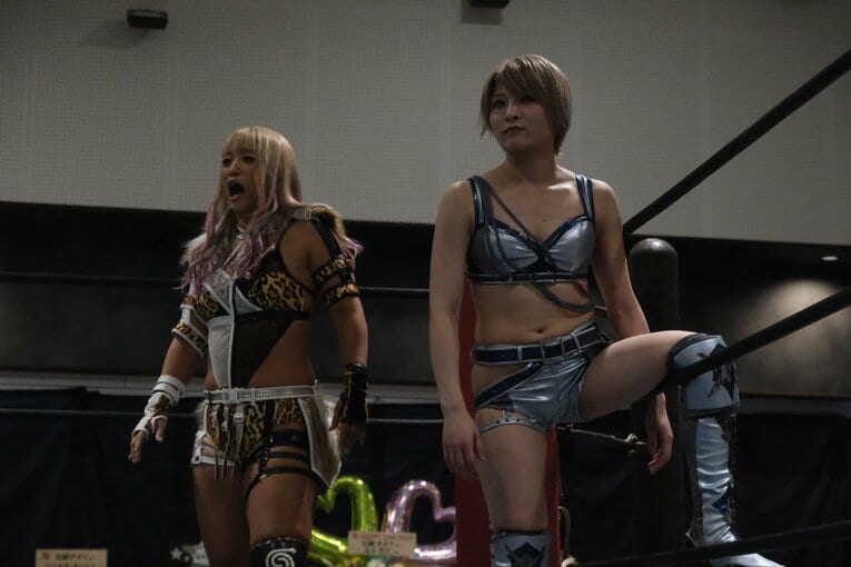 「他では見られない安納サオリだった」人気女子レスラー“3試合出ずっぱり”の凱旋興行に密着「体重が4kg減って…そりゃそうですよね」(26)