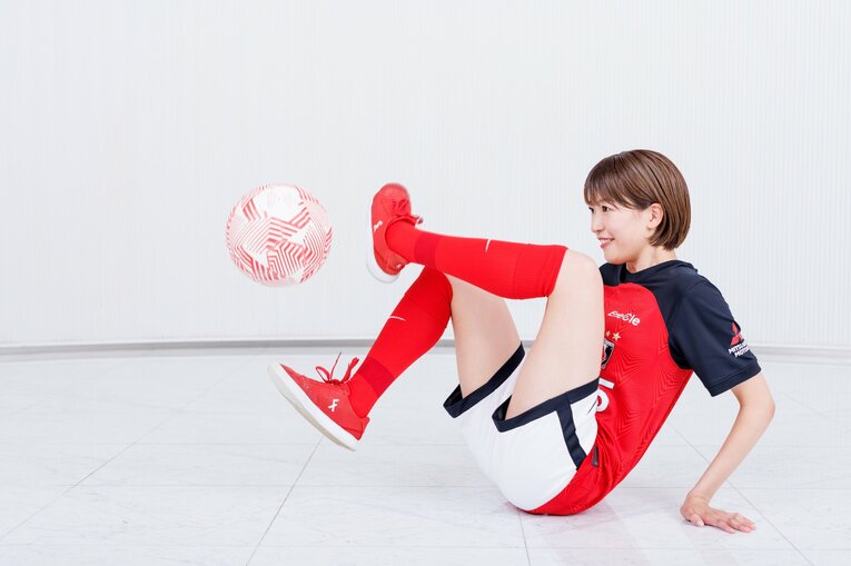 眞嶋さんの「ウマすぎリフティング」連続写真　©Kiichi Matsumoto