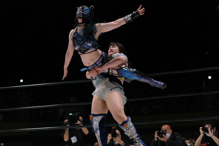 〈スターダム〉“永遠のライバル”キッドとAZMがついに激突…王座戦3wayマッチを前にAZM「同じリングにいるだけで楽しい」(28)