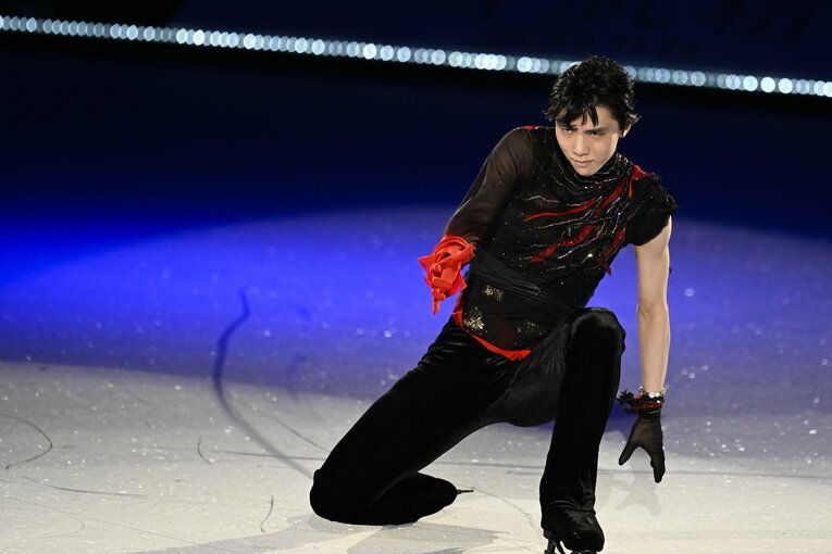 プロ転向後初のアイスショー「プロローグ」で演技する羽生結弦