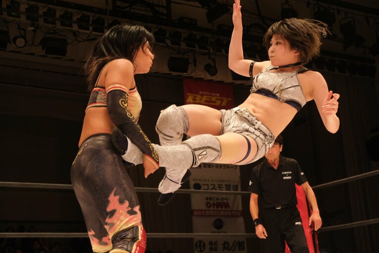 「見栄えなんて関係ない」人気女子レスラー・安納サオリが見せた“底知れないタフさ”…岩田美香戦前、母親に告げられた「勝つまで帰ってくるな」(30)