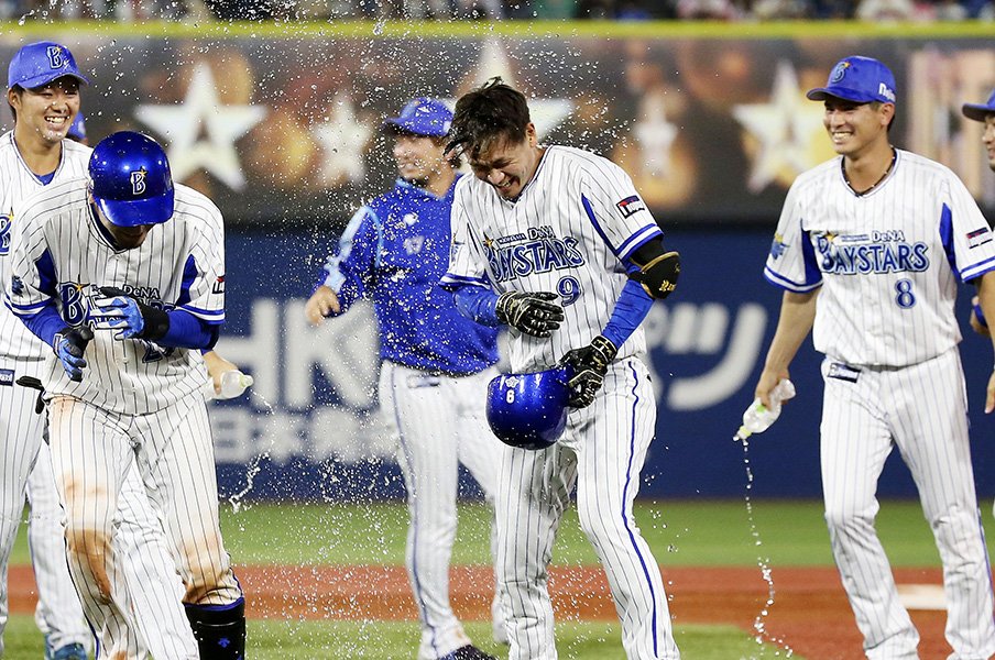 スポーツとビジネスは衝突するか。変化を起こすための絶対条件とは。<Number Web> photograph by Kyodo News