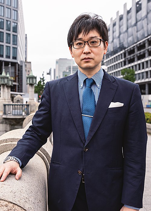 大阪で取材に応じた山崎隆之八段