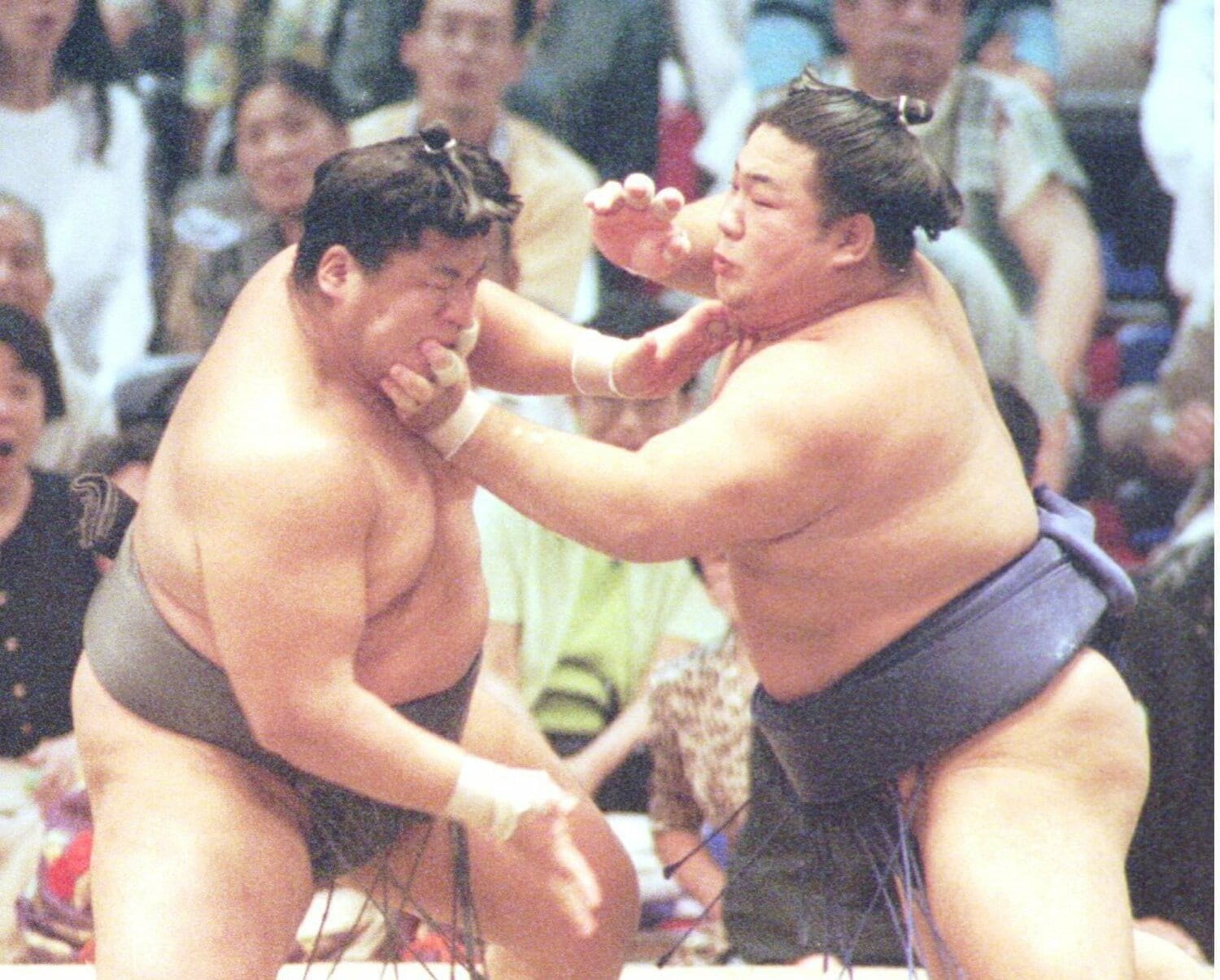 1998年名古屋場所9日目、武双山と千代大海の壮絶な張り合い　©Sankei Shimbun