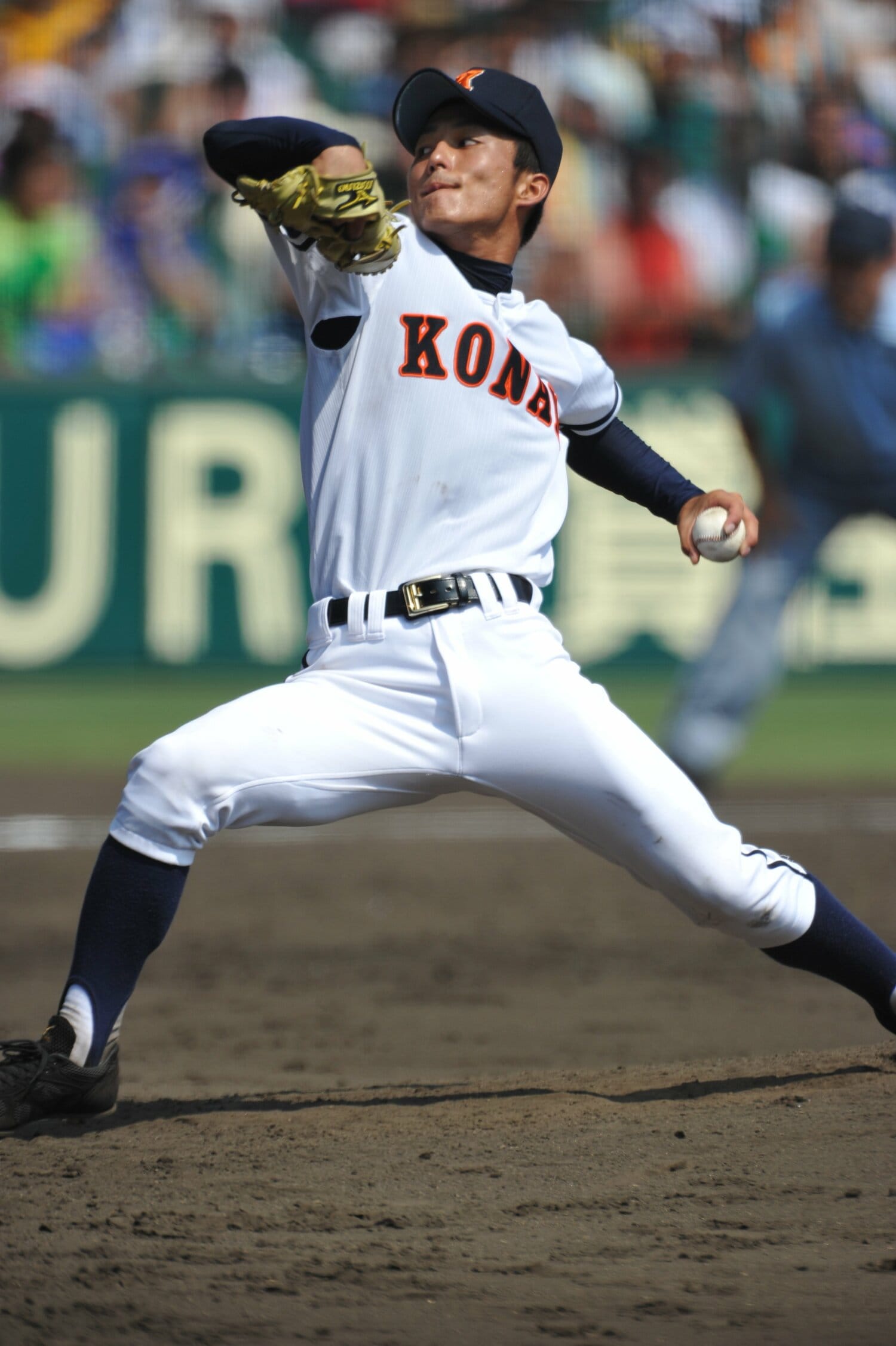 高校時代の島袋洋奨（2010年夏の甲子園決勝／東海大相模戦）©Hideki Sugiyama