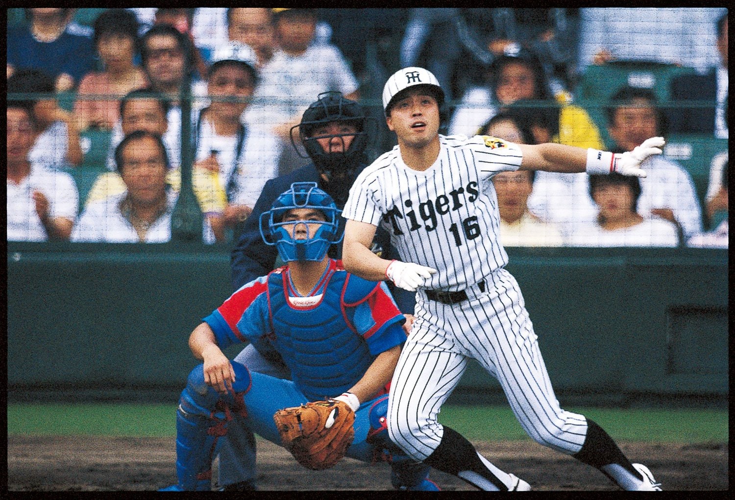 岡田彰布／1957年11月25日、大阪府生まれ。北陽高、早大を経て、'80年ドラフト1位で阪神に入団。同年新人王、'85年にはベストナインに輝く。オリックスを経て'95年限りで現役を引退し、'04年阪神の監督に就任。'05年のリーグ優勝を含め4年連続Aクラスにチームを導いた。'23年に再び阪神監督に就任し18年ぶりのリーグ優勝を果たした　©BUNGEISHUNJU