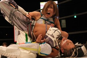 【必読】スターダム退団マッチで小波が“亡き戦友”木村花の技に込めた意味とは？ 対戦したジュリアは試合中に涙…「まだまだNEVER ENDです」