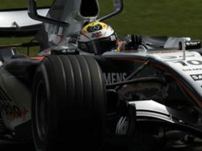 モントーヤの“大失策”で、ブラジルが最終決戦に。＜Number Web＞ photograph by Hiroshi Kaneko