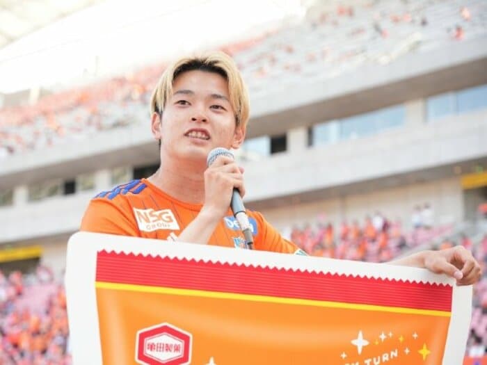 “J1出場ゼロ&代表歴なし”でもベルギー名門から1.6億円超オファー…164cm本間至恩(21)は何がスゴい? 新潟との「幸せな別れ」とは<Number Web> photograph by J.LEAGUE