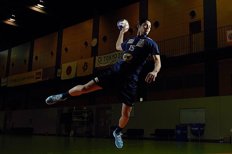 エース・部井久アダム勇樹の気位。男子ハンドボール、32年ぶりの五輪。(1) ／ photograph by Takahiro Ichikawa