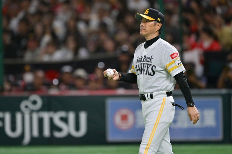 王イズムを継承する小久保監督だが、崖っぷちに追い込まれた今こそ君子豹変するときではないか　©Hideki Sugiyama