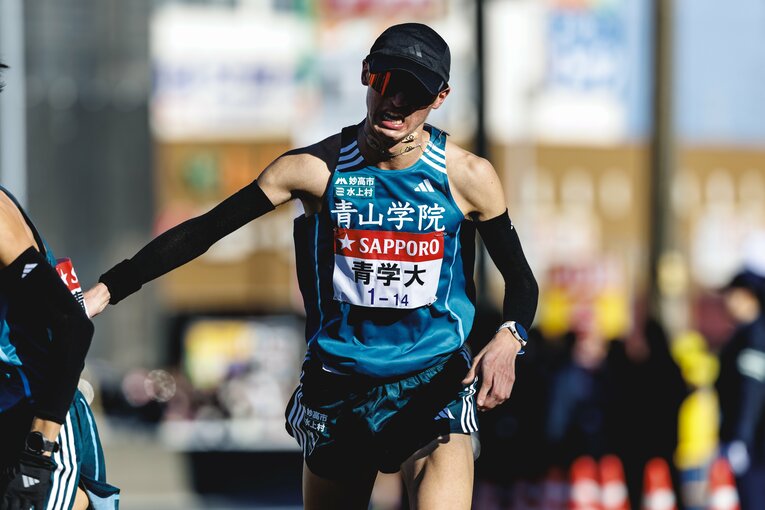青学大・飯田のタスキリレー　©Kiichi Matsumoto