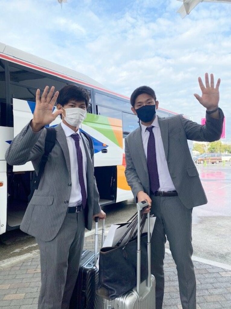 昨季のCS後にすぐにフェニックスリーグ（宮崎）へ出発した安田と藤原　（c）Chiba Lotte Marines