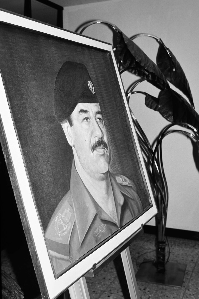 人質解放に向けたサダム・フセインとの交渉は“究極の異種格闘技戦”とも言われた