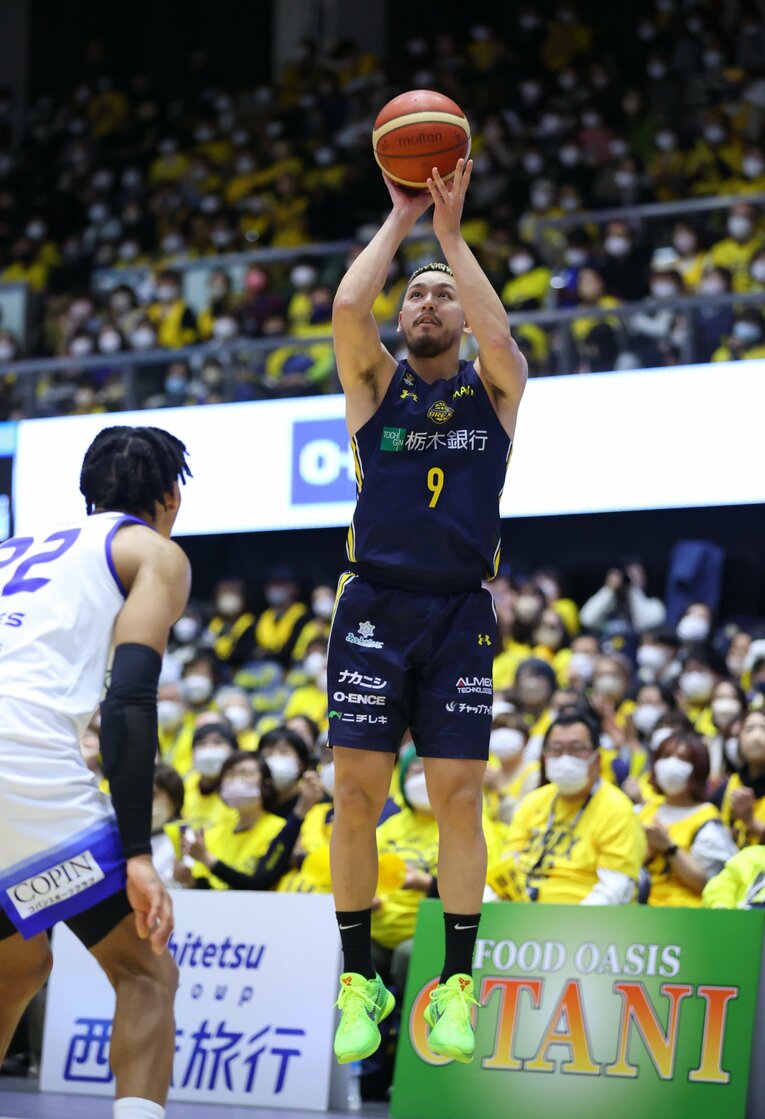 もともとディフェンスに定評があった遠藤だが、ロングショットの成功率も高い　©B.LEAGUE