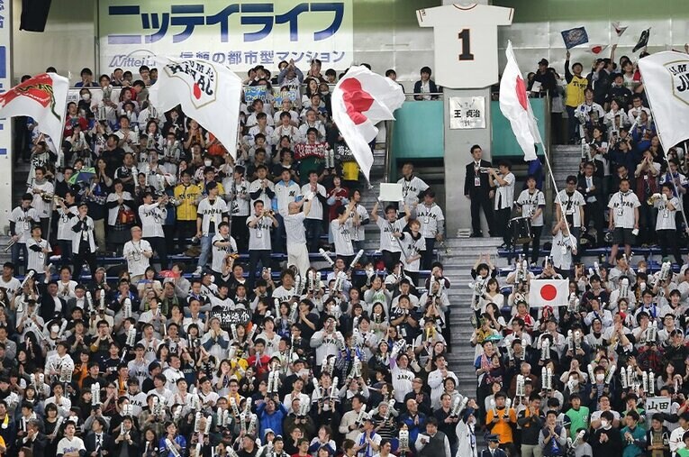 大一番のWBC「初戦」。その裏側にはどんなドラマがあるのだろうか。前回大会メンバーが明かす ／ photograph by JIJI PRESS