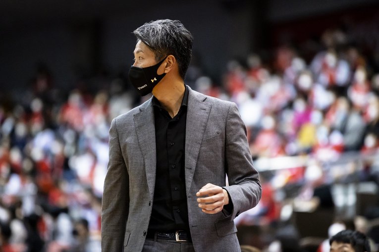 「富樫に頼ってるじゃん」の声に千葉ジェッツ大野HCは…？ 銀メダルの女子代表とBリーグ昨季王者に共通する「役割分担」の明確化(7)