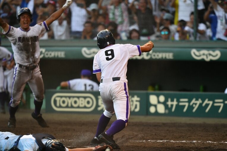2018年夏の甲子園。あの近江戦、サヨナラ2ランスクイズの決定的瞬間　©Hideki Sugiyama