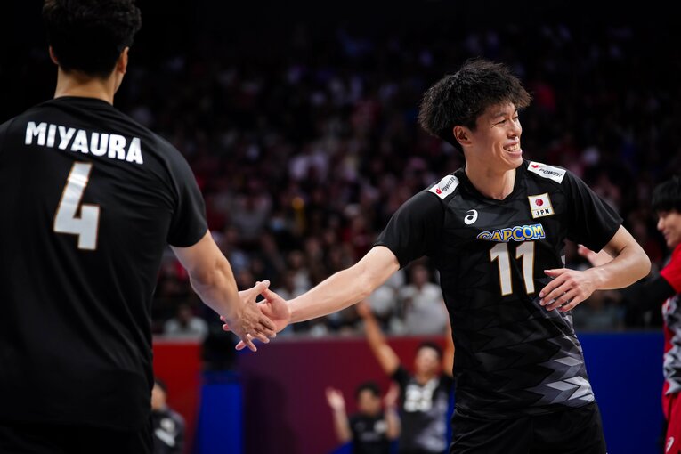 「13人目」としてチームに帯同する富田将馬。不測の事態に備える　©︎Volleyball World
