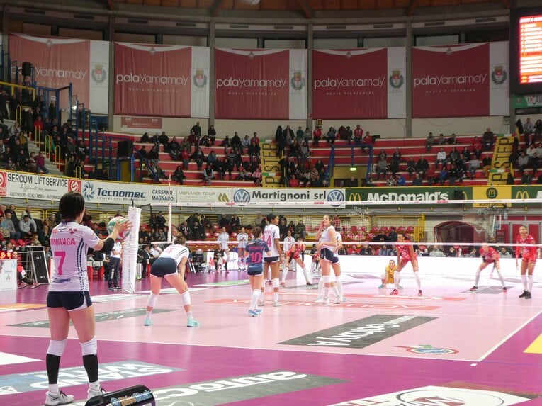 2018/19シーズン、イタリア・セリエAのラルディーニ・フィロットラーノでプレーした頃の岩崎こよみ（当時・冨永）©︎Noriko Yonemushi