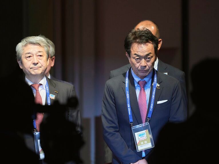 「表情が対照的すぎる！」ドラフト会場で見た巨人と阪神の首脳陣　©Yuki Suenaga