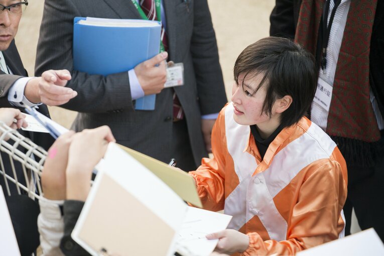 川崎競馬場は「菜七子フィーバー」に沸いた　©Shiro Miyake